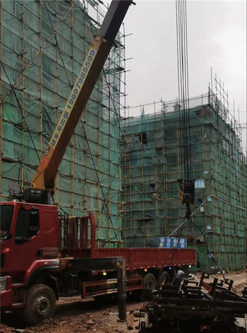 安宁区“慢工细活”—— 吊车的 “微动控制” 技术